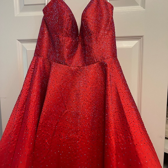 Sherri Hill 54286 Red Rhinestone Beaded Evening gown size 8 - Picture 8 of 11